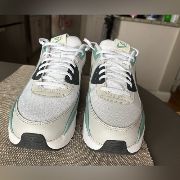 Nike Air Max 90 LV8 Women's Sneakers - Size 11 White Teal - Picture 3 of 12